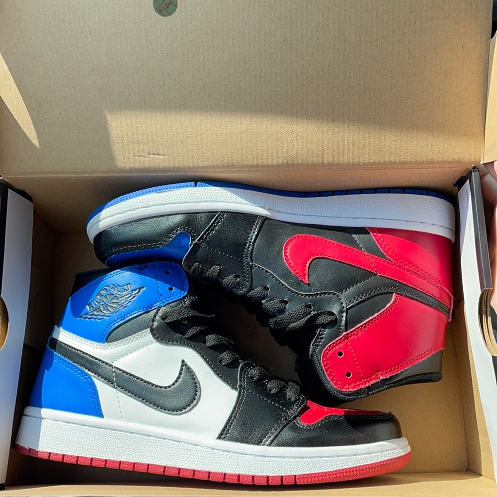Jordan top 3 men’s 7 women’s 8.5